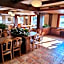 Auerhahn Bed and Breakfast - Black Forest - Waldhotel