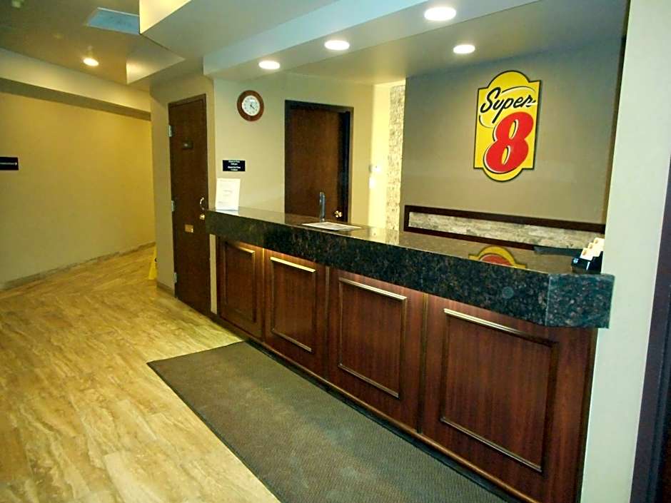 Super 8 by Wyndham Fox Creek