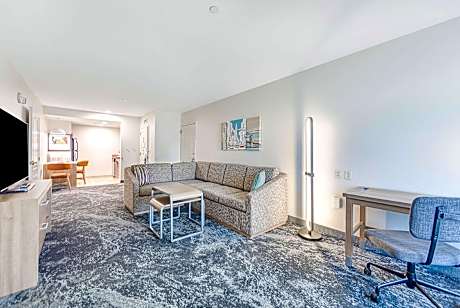2 Queen Hearing Accessible Suite Non-Smoking