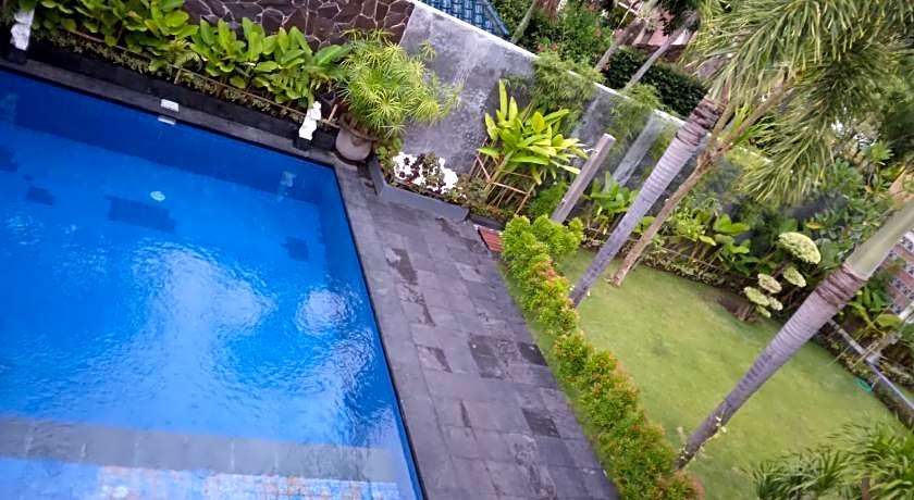 Roots Hotel Senggigi