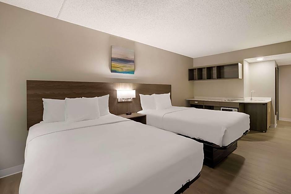 Suburban Studios Milwaukee Airport