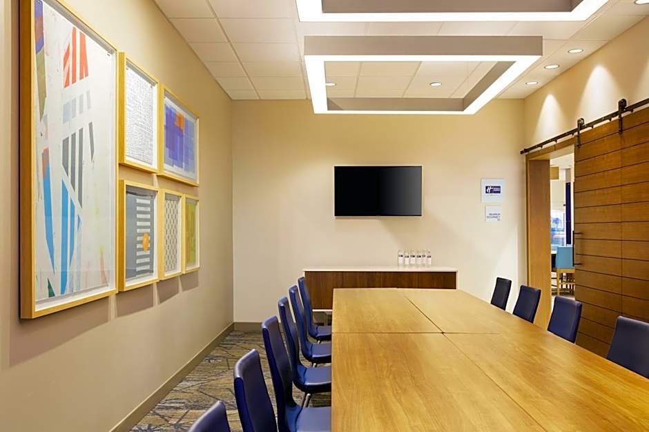 Holiday Inn Express Layton - I-15 By IHG