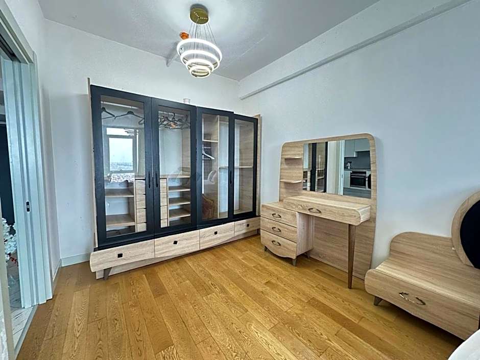 Luxury apt in the 40 plus floor