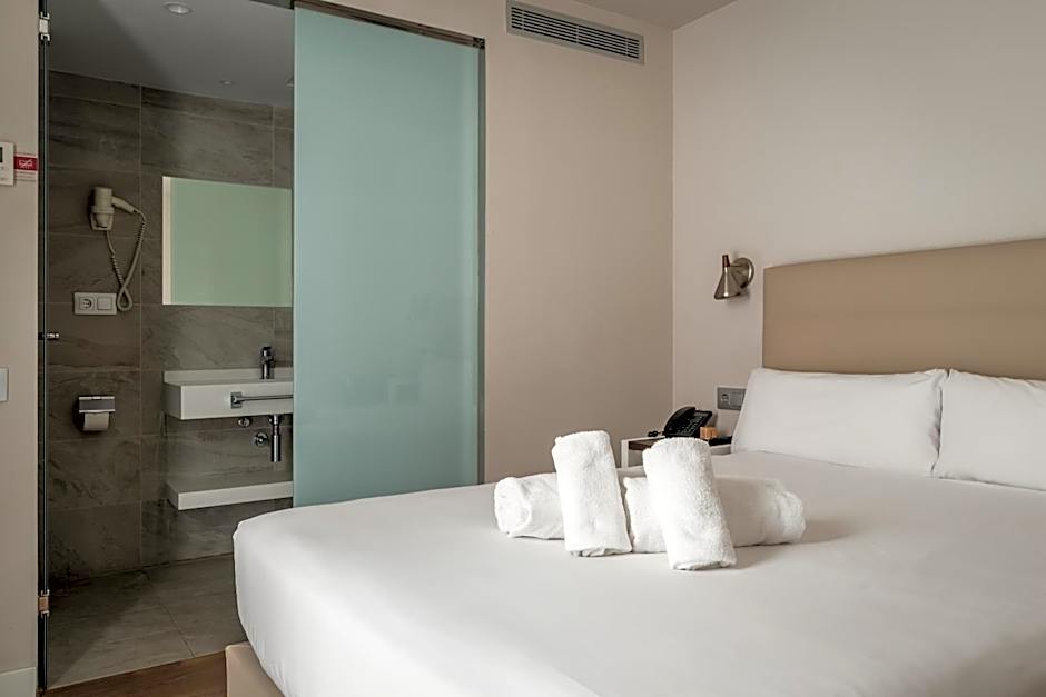 Arya Stadium Hotel