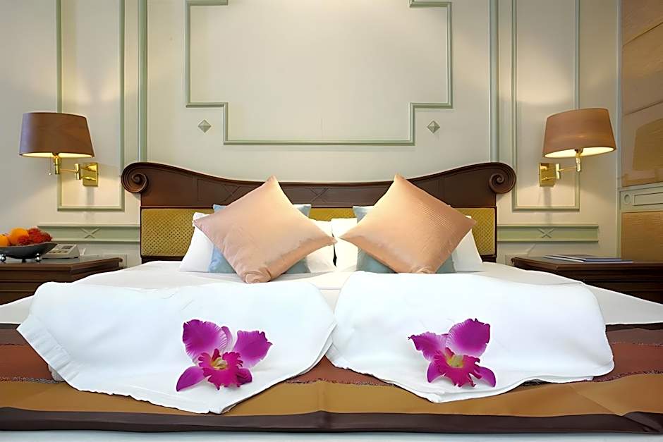 Majestic Suites Hotel