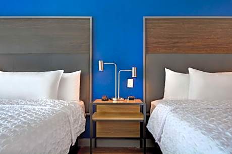 Queen Room with Two Queen Beds - Hearing Access