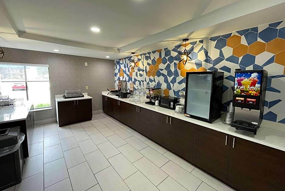 La Quinta Inn & Suites by Wyndham Fayetteville I-95