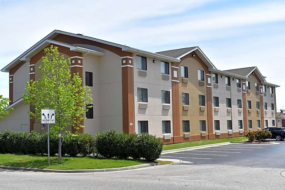 Super 8 by Wyndham Newport News/Jefferson Ave.