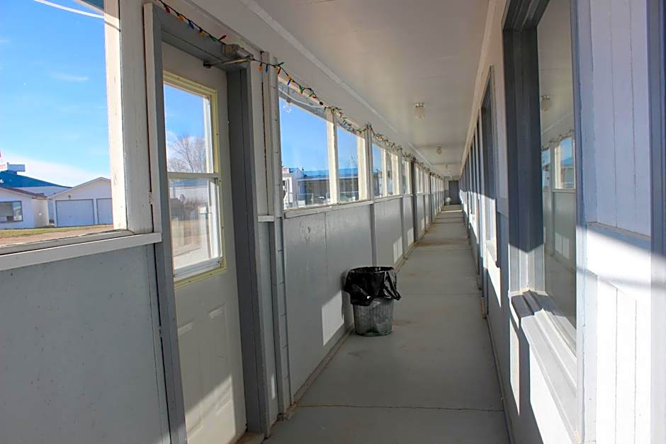 Raval Paradise Motel and RV Park