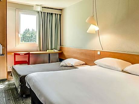 Standard Double Room with Sofa - Non-Smoking