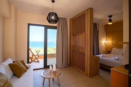 Deluxe Room with Balcony and Sea View