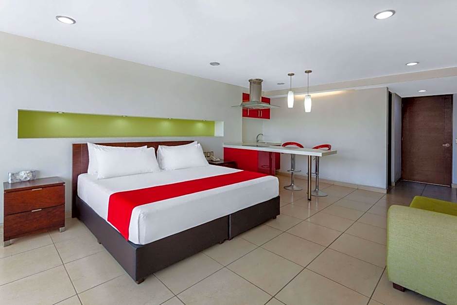 Ramada by Wyndham Acapulco Hotel & Suites