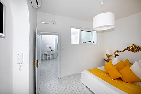 Apartment with Terrace and Sea View