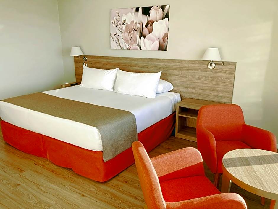 Xelena Hotel & Suites