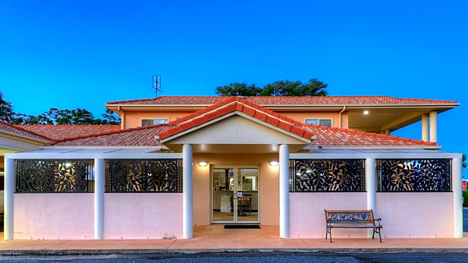 Country Roads Motor Inn