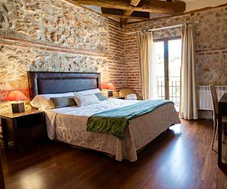 Double Room with Balcony and Garden View