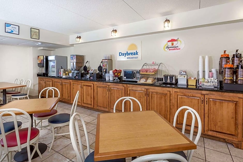 Super 8 by Wyndham Valdosta Mall