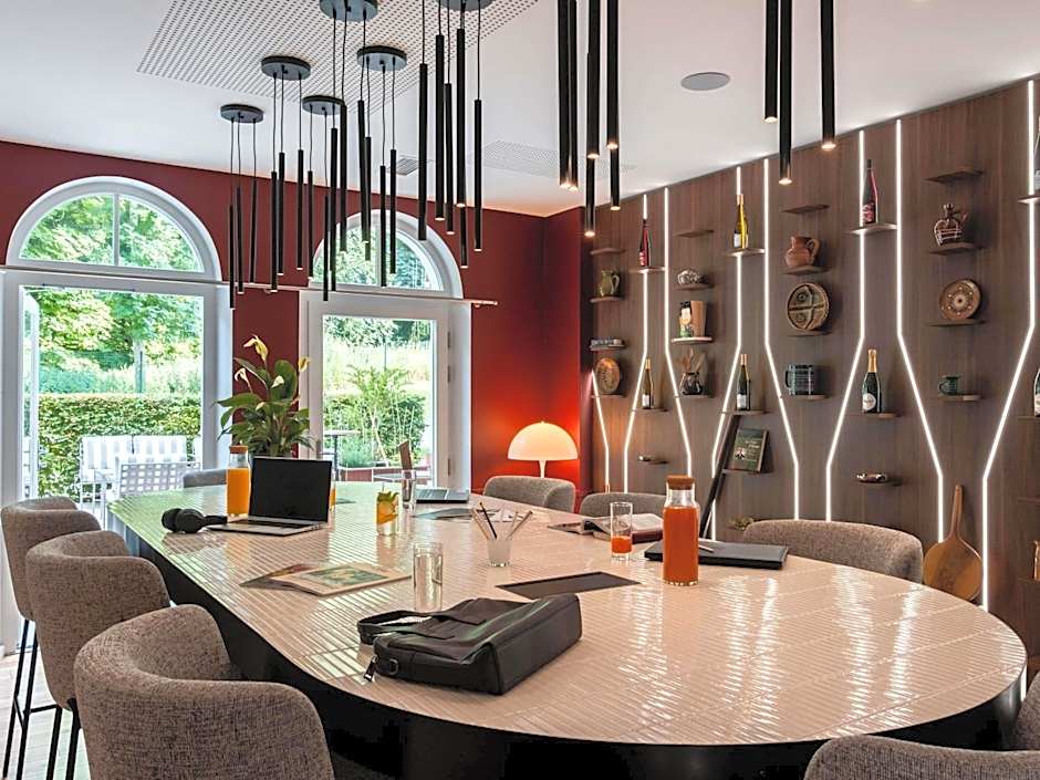 Mercure Maintenon