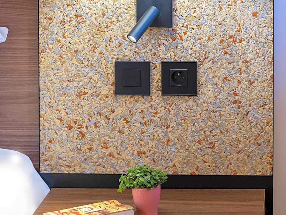 greet Hotel Chatellerault