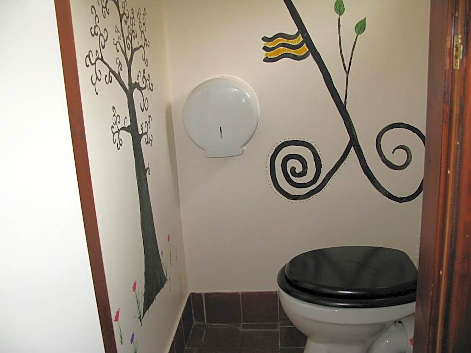 Aille River Tourist Hostel and Campsite Doolin