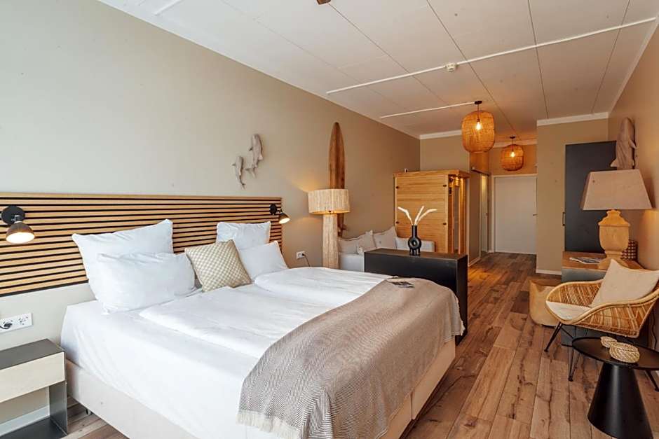 Aqua Hotel & Hostel