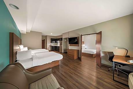 Suite - 3 Queen Beds  Non-Smoking Two Rooms Sitting Area Kitchen Full Breakfast