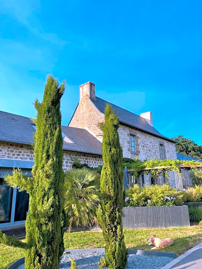 Manoir de la Nogrie - Chambre de charme avec accès privatif - Piscine chauffée sur domaine 5 étoiles