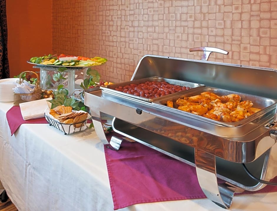 Holiday Inn Express & Suites Sacramento NE Cal Expo By IHG