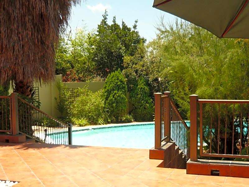 2 Leafed Doors Guesthouse