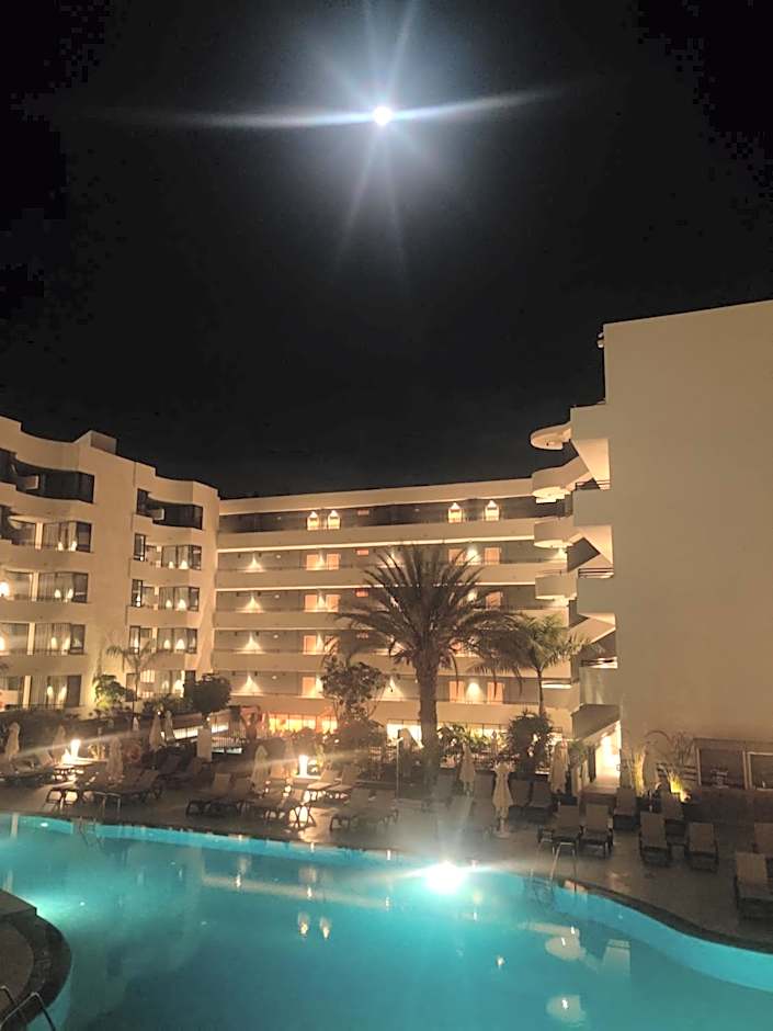 Luxury Apartment with pool view