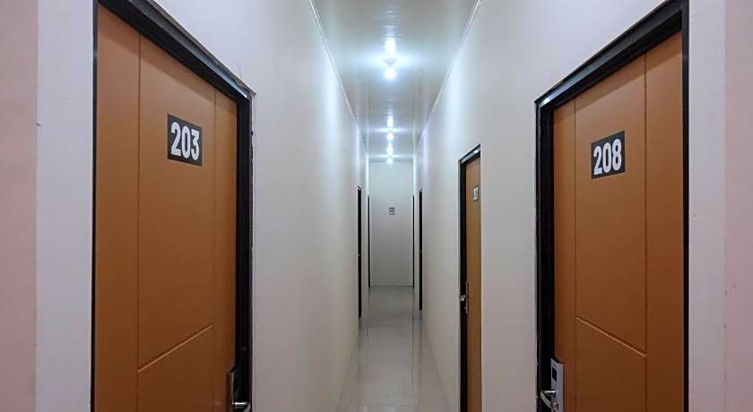 RedDoorz near Alun Alun Magelang 2