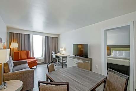 One-Bedroom Suite with Two Queen Beds - Non-Smoking