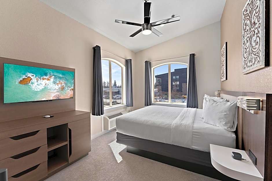 Sandpoint Hotel & Suites Downtown