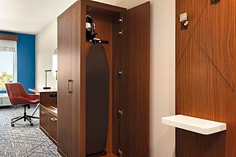 Standard Queen Room with Two Queen Beds and Mobility Accessible Tub