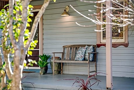 Whispering Pines Chalet & Cottages