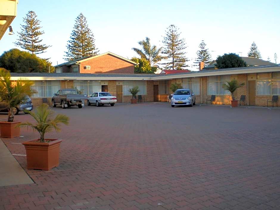 Glenelg Motel