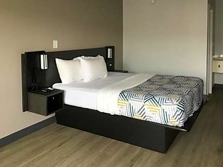 King Room with Spa Bath - Non-Smoking