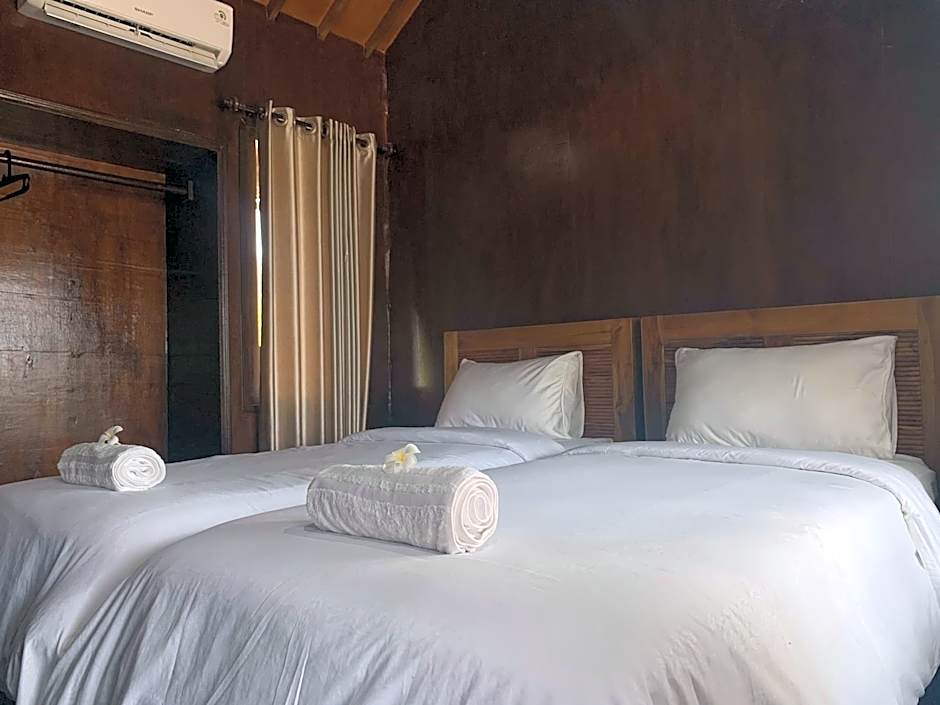 Q'Pelagos Sunset Bungalow