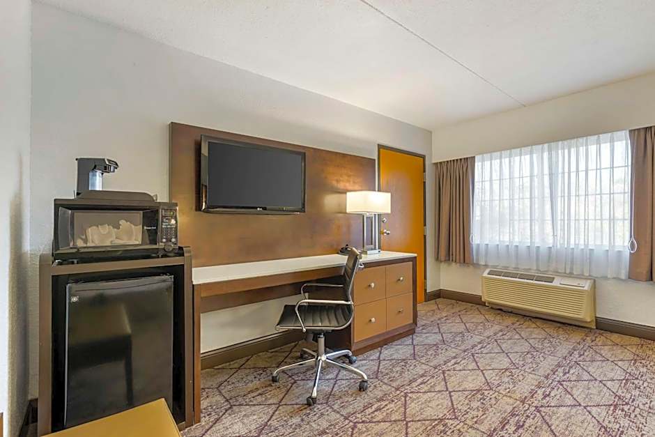 Best Western Plus Longbranch Hotel & Convention Center