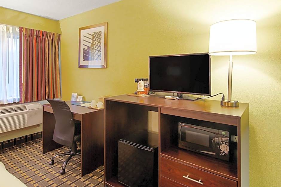 Quality Inn Plainfield I-395