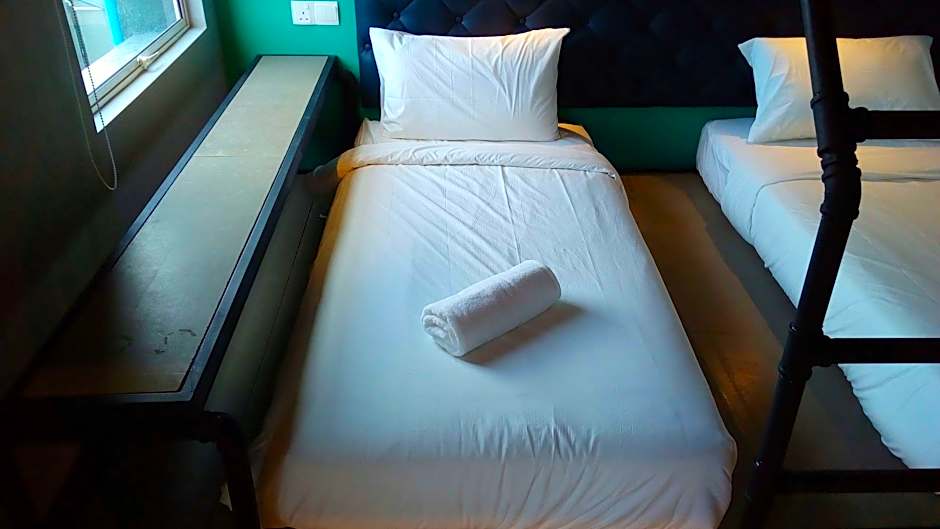 OYO 90899 Tube Hotel Melaka