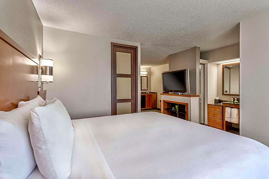 Hyatt Place Overland Park Convention Center