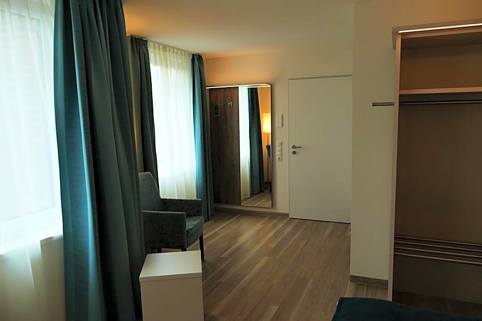 Meyn's Apartments & Hotel