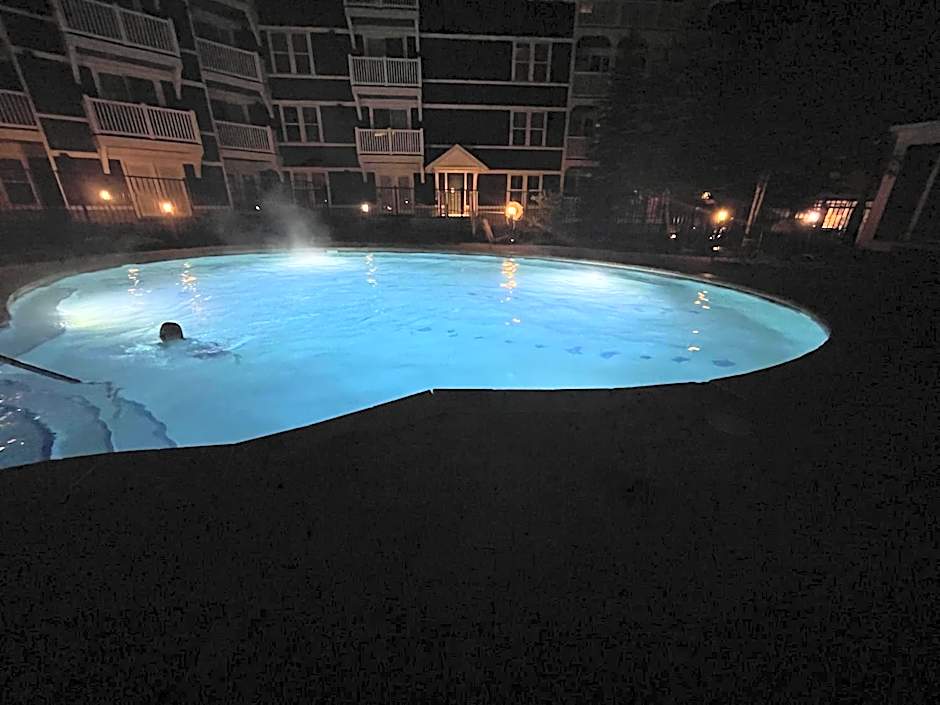Allegheny Spring 239 KING, bed/Ski-In, Out/Pool & Hot Tub