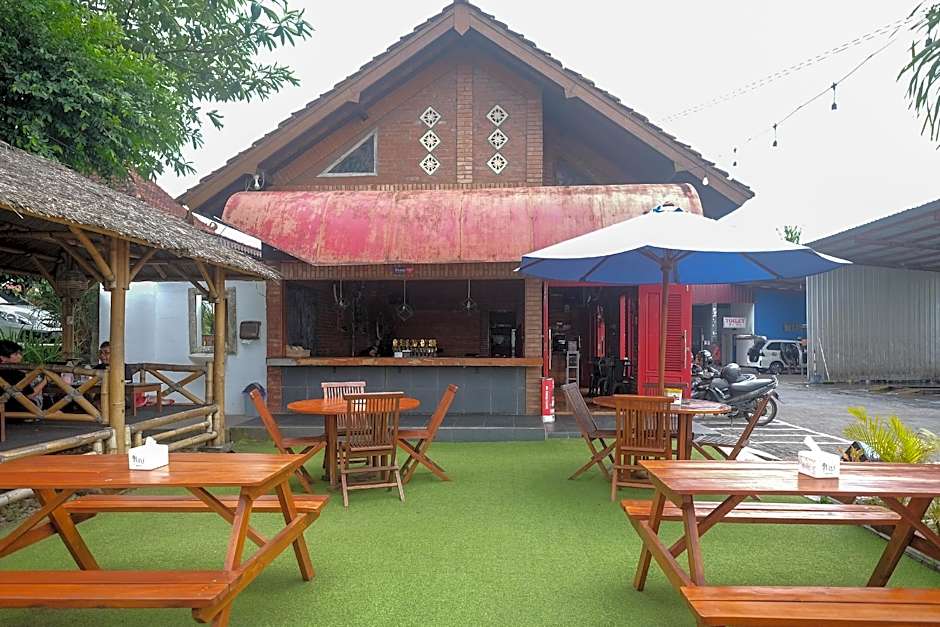 Aliandra Villa By The Lavana – Bangunjiwo, MN