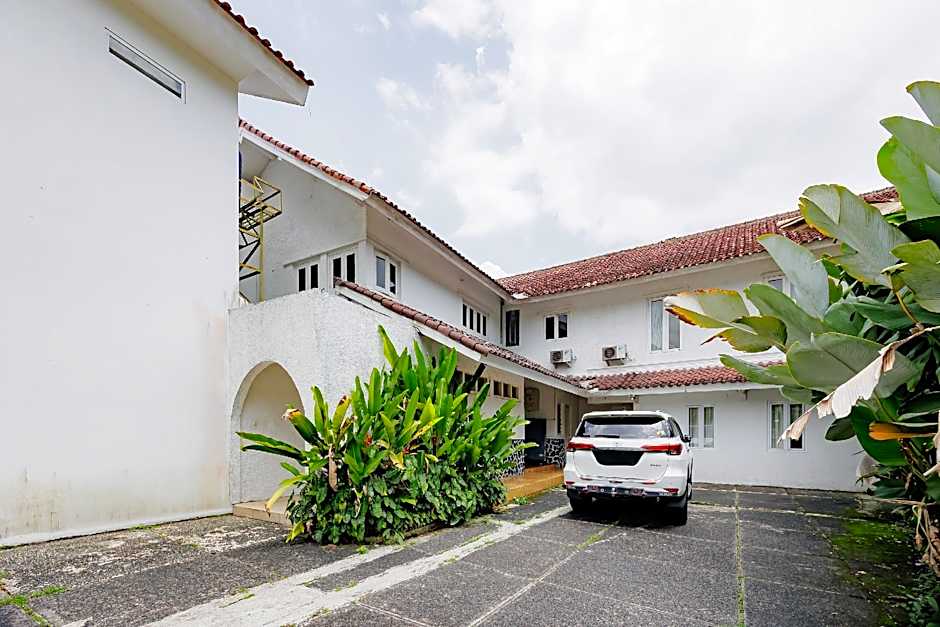 RedDoorz Plus @ Megamendung Puncak 2