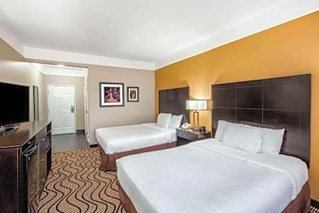 2 Queen Beds, Mobility Accessible, Bathtub w/ Grab Bars, Non-Smoking