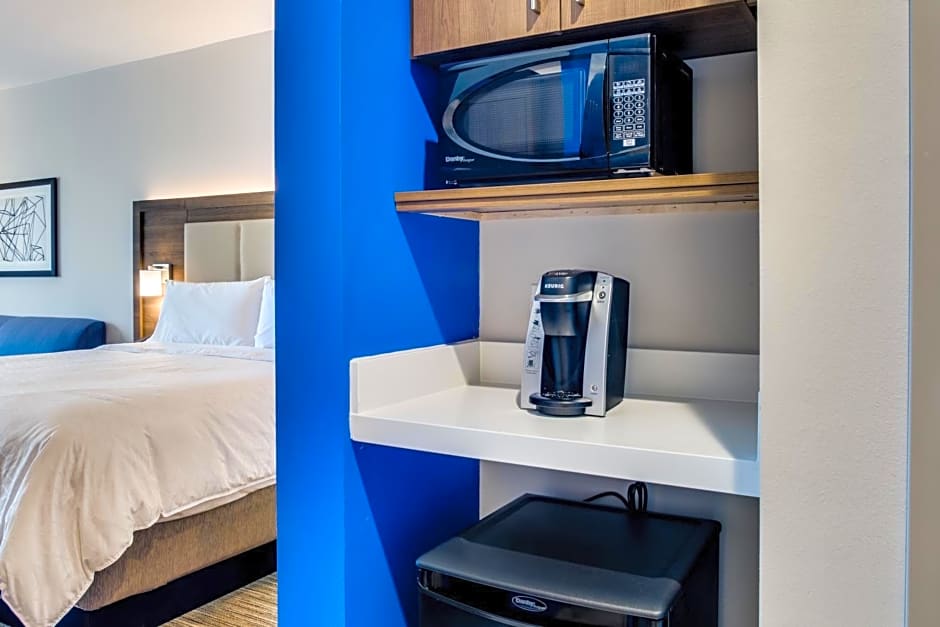 Holiday Inn Express And Suites Denton South By IHG