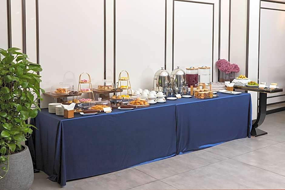 Central Park Saigon Hotel