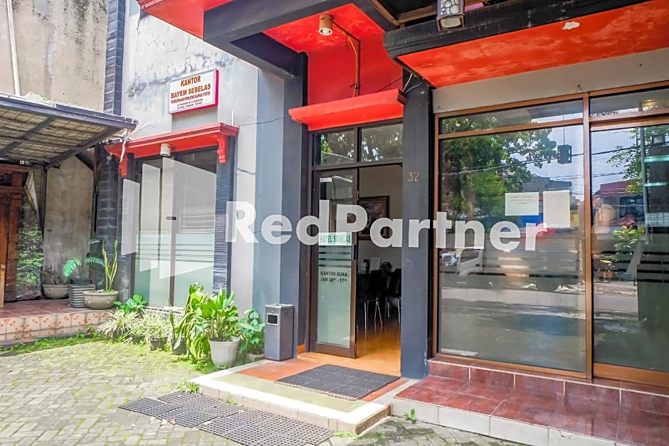 Hotel Sebelas @ Jalan Palasari Mitra RedDoorz
